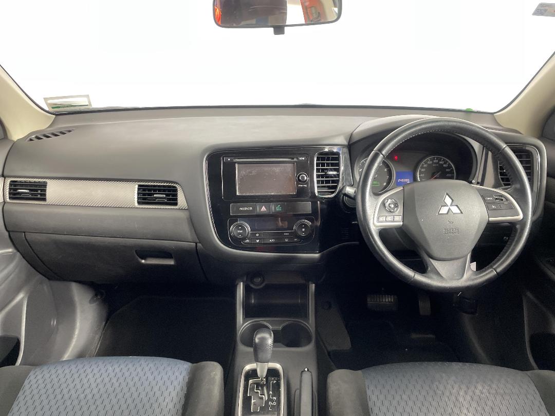 Photo '17' of Mitsubishi Outlander