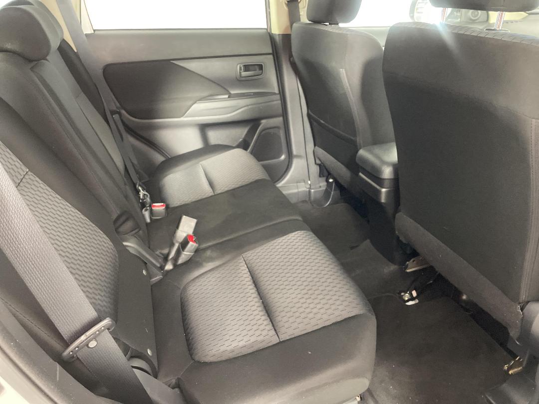 Photo '20' of Mitsubishi Outlander