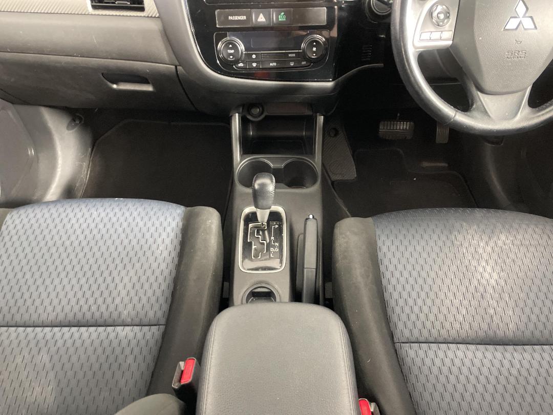 Photo '18' of Mitsubishi Outlander