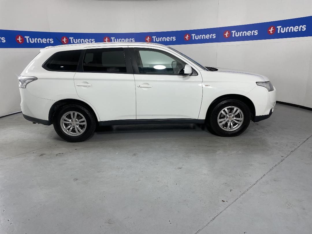 Photo '23' of Mitsubishi Outlander