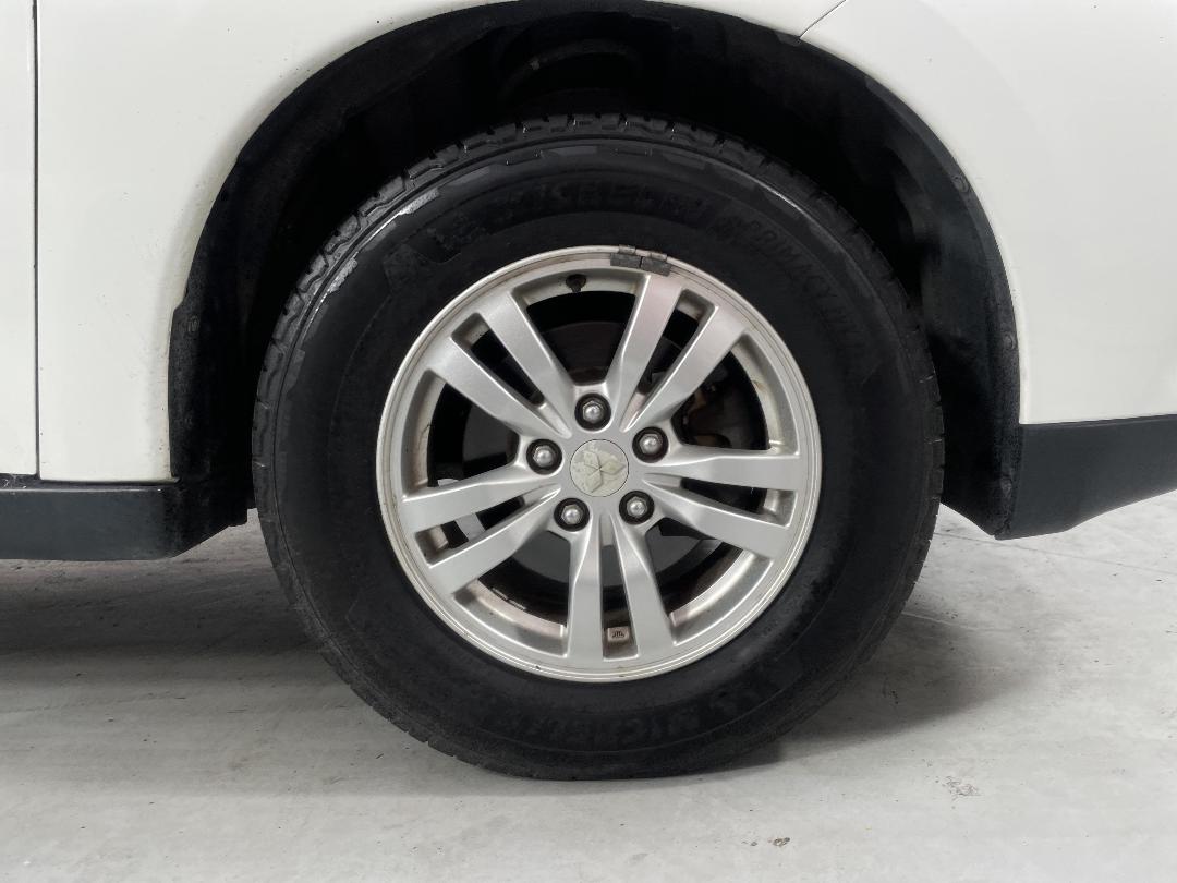 Photo '9' of Mitsubishi Outlander Photo '9' of Mitsubishi Outlander