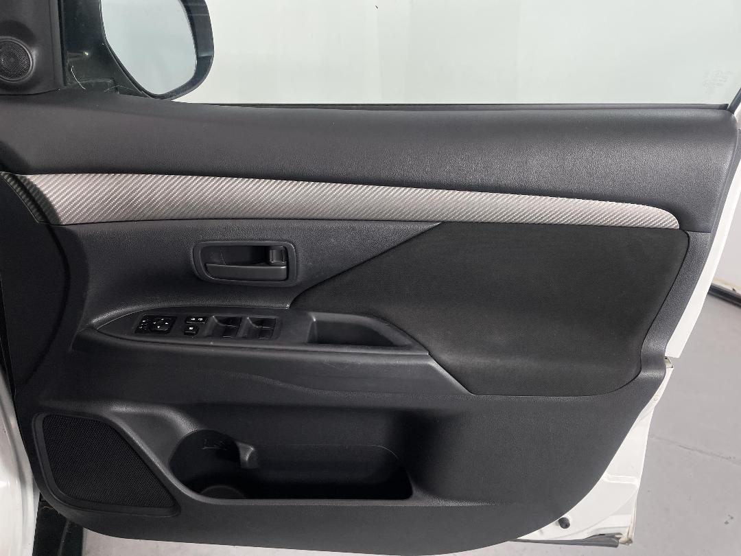 Photo '15' of Mitsubishi Outlander Photo '15' of Mitsubishi Outlander