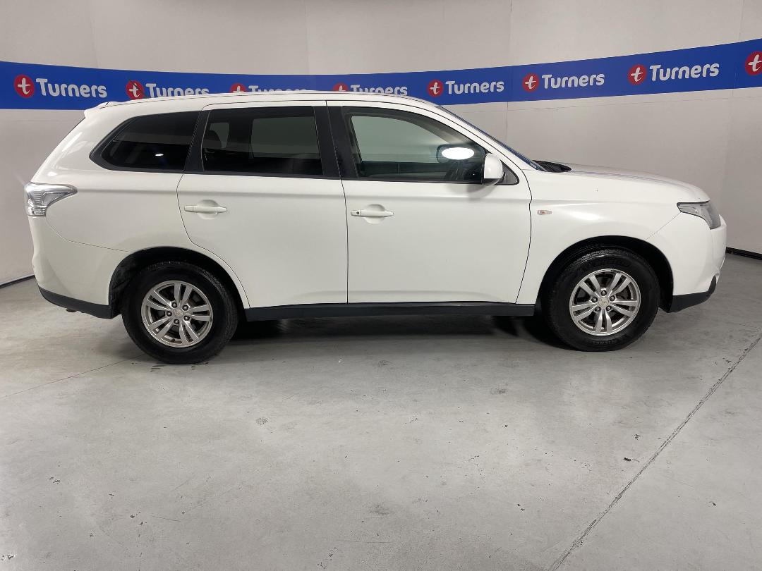 Photo '23' of Mitsubishi Outlander Photo '23' of Mitsubishi Outlander