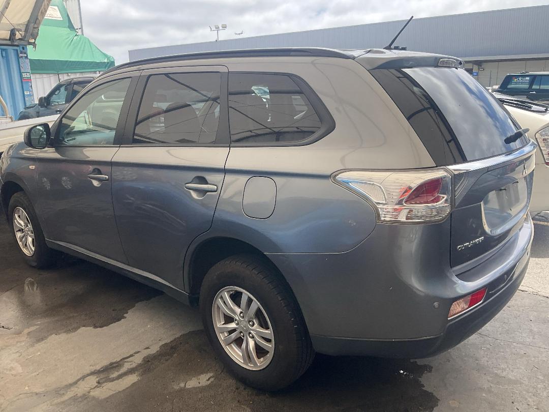 Photo '3' of Mitsubishi Outlander LS