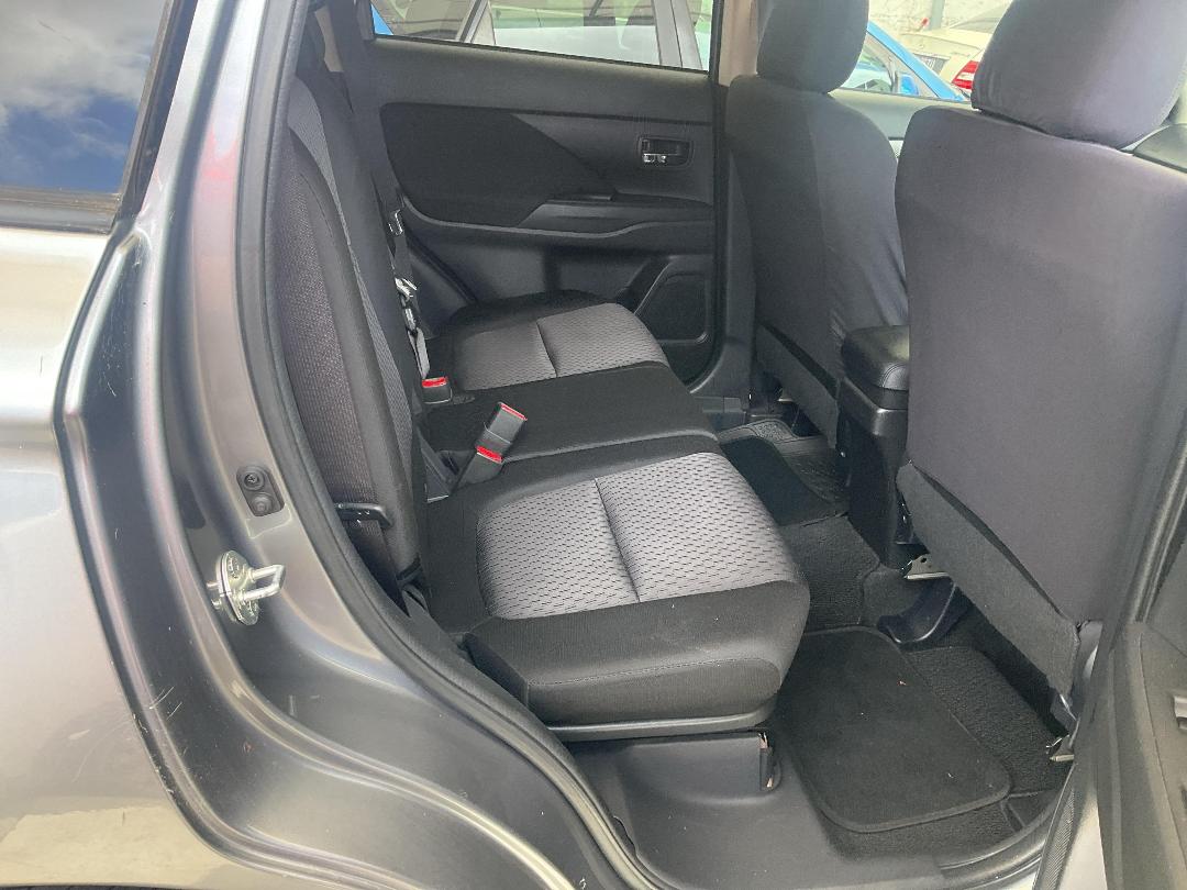 Photo '6' of Mitsubishi Outlander LS