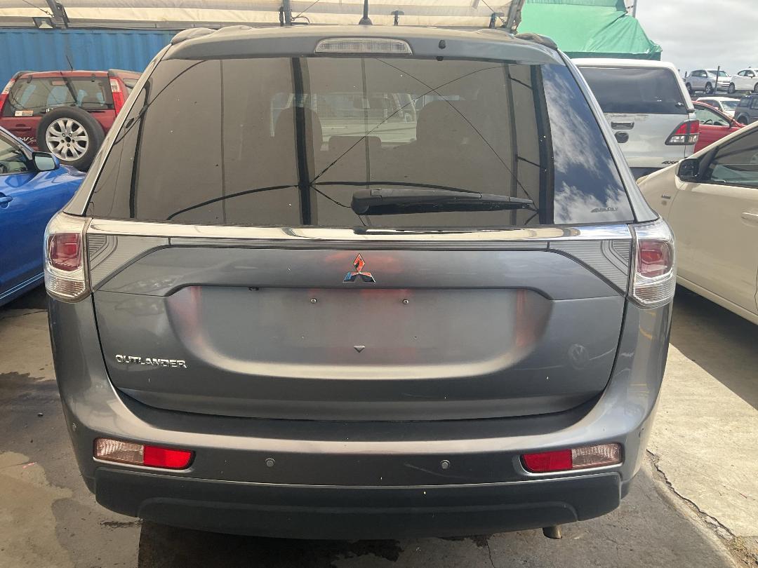 Photo '4' of Mitsubishi Outlander LS