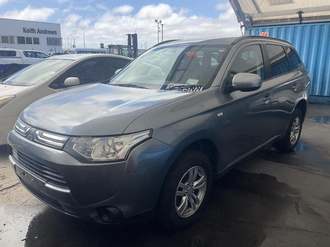 Photo '2' of Mitsubishi Outlander LS