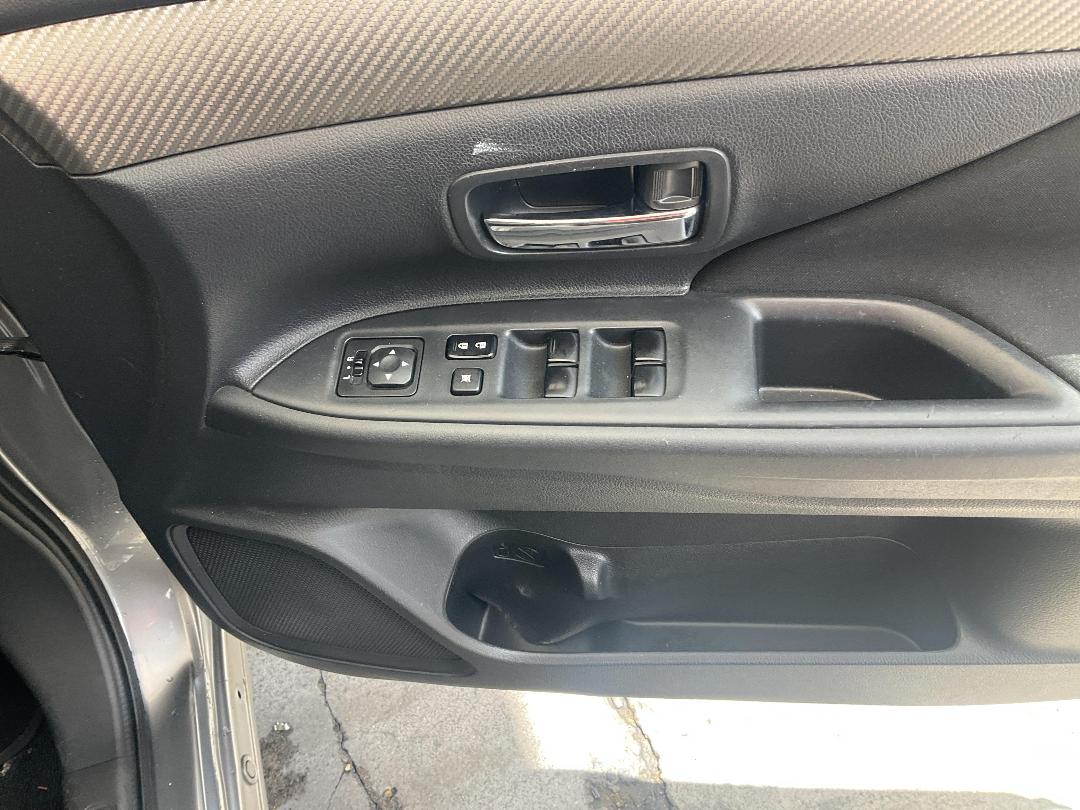 Photo '8' of Mitsubishi Outlander LS