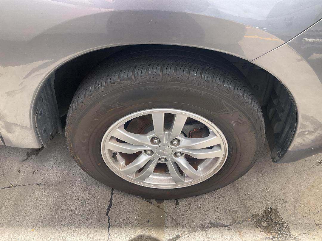 Photo '17' of Mitsubishi Outlander LS