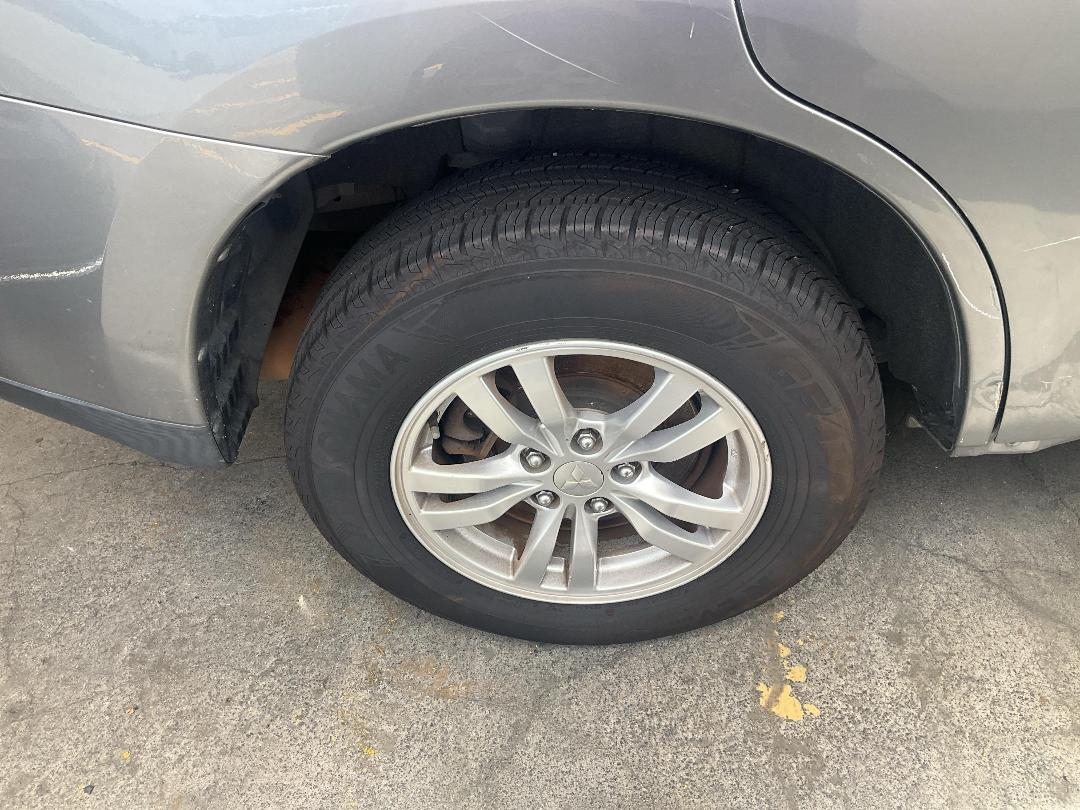 Photo '16' of Mitsubishi Outlander LS