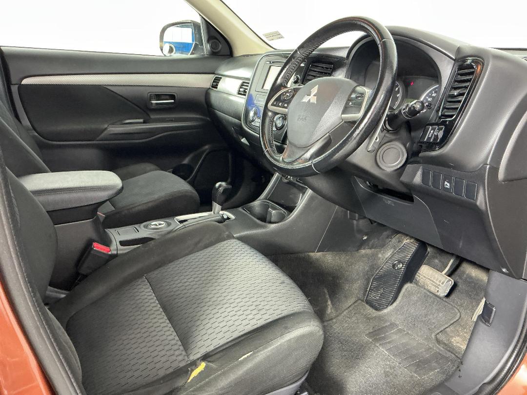 Photo '16' of Mitsubishi Outlander Photo '16' of Mitsubishi Outlander