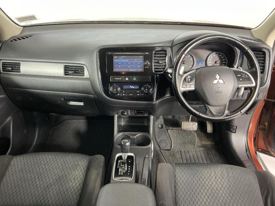 Photo '17' of Mitsubishi Outlander Photo '17' of Mitsubishi Outlander