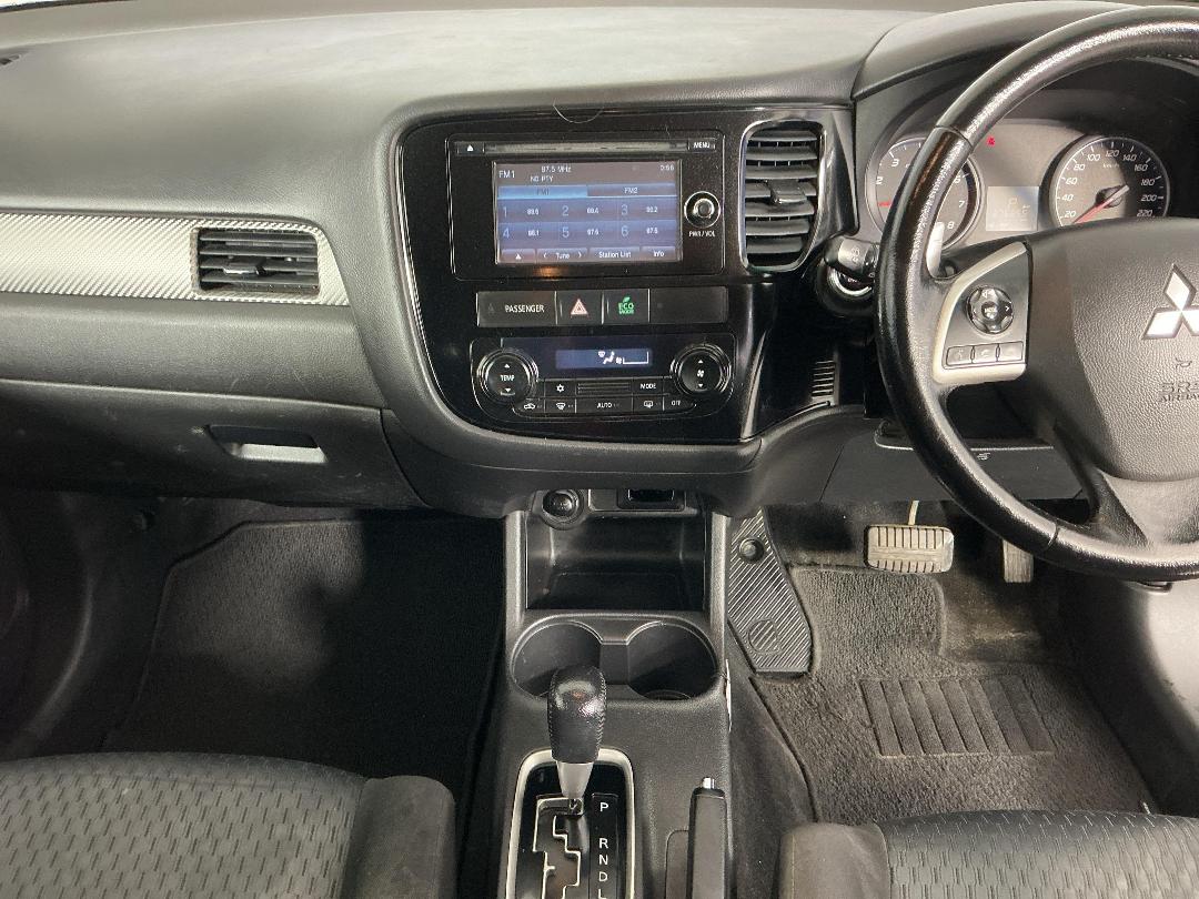 Photo '18' of Mitsubishi Outlander Photo '18' of Mitsubishi Outlander