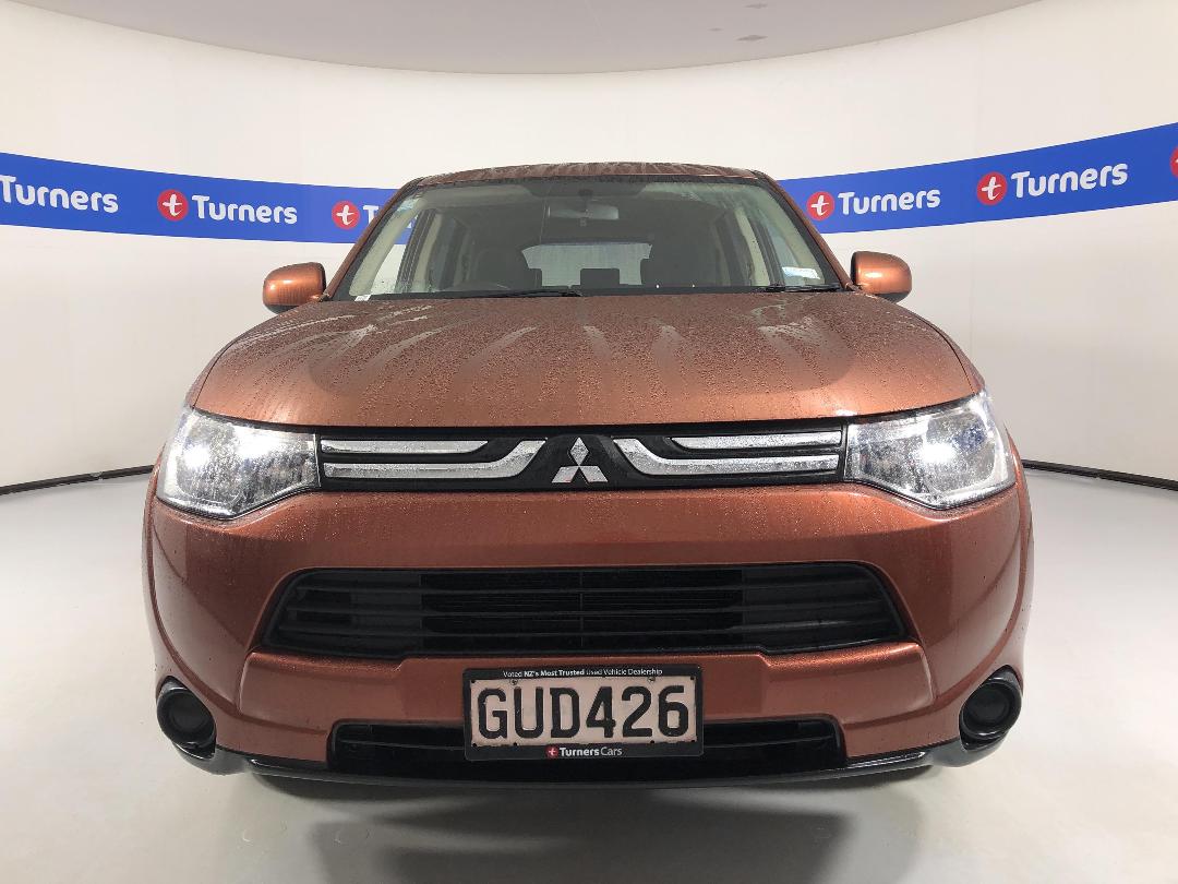 Photo '2' of Mitsubishi Outlander