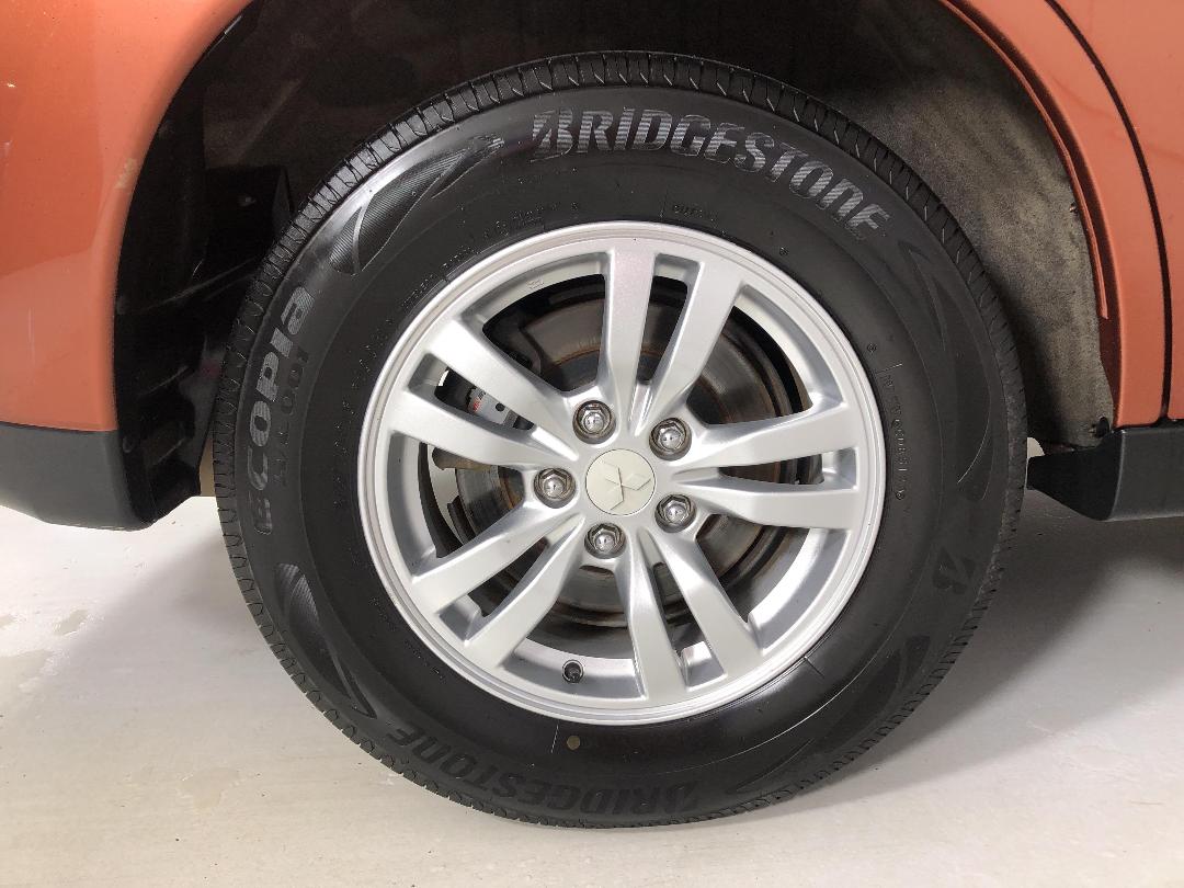 Photo '12' of Mitsubishi Outlander