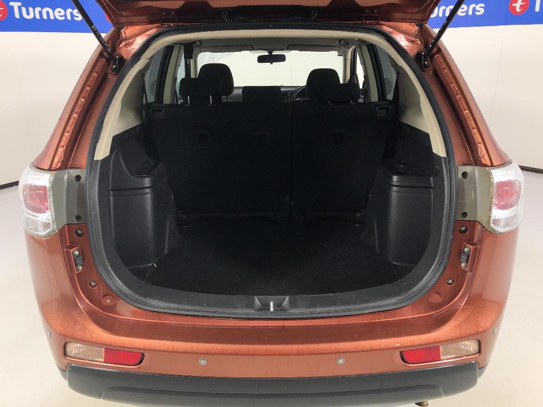 Photo '14' of Mitsubishi Outlander