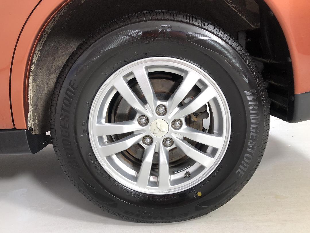 Photo '11' of Mitsubishi Outlander