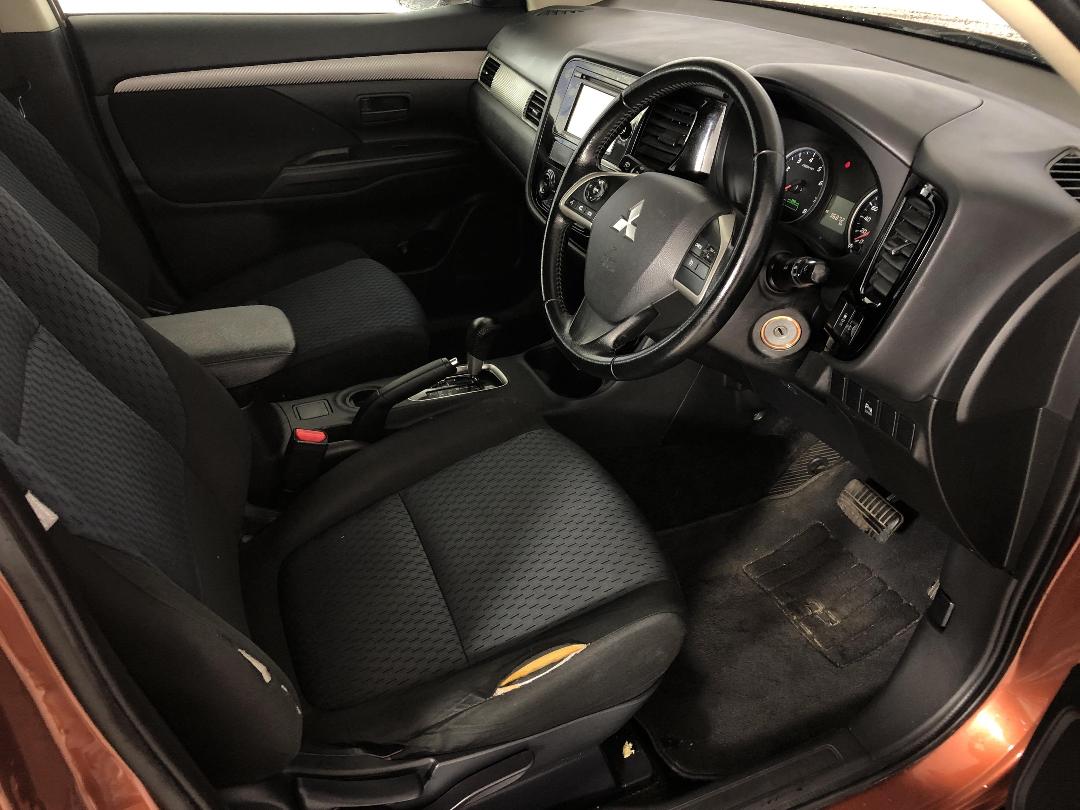 Photo '16' of Mitsubishi Outlander