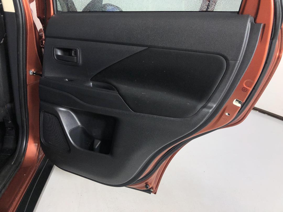 Photo '19' of Mitsubishi Outlander