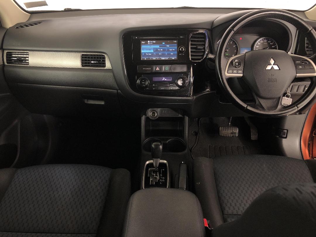 Photo '17' of Mitsubishi Outlander