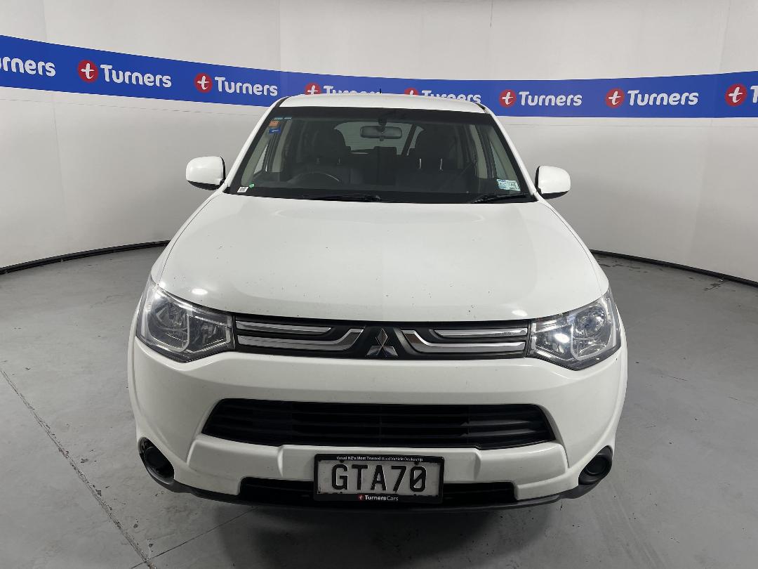 Photo '2' of Mitsubishi Outlander