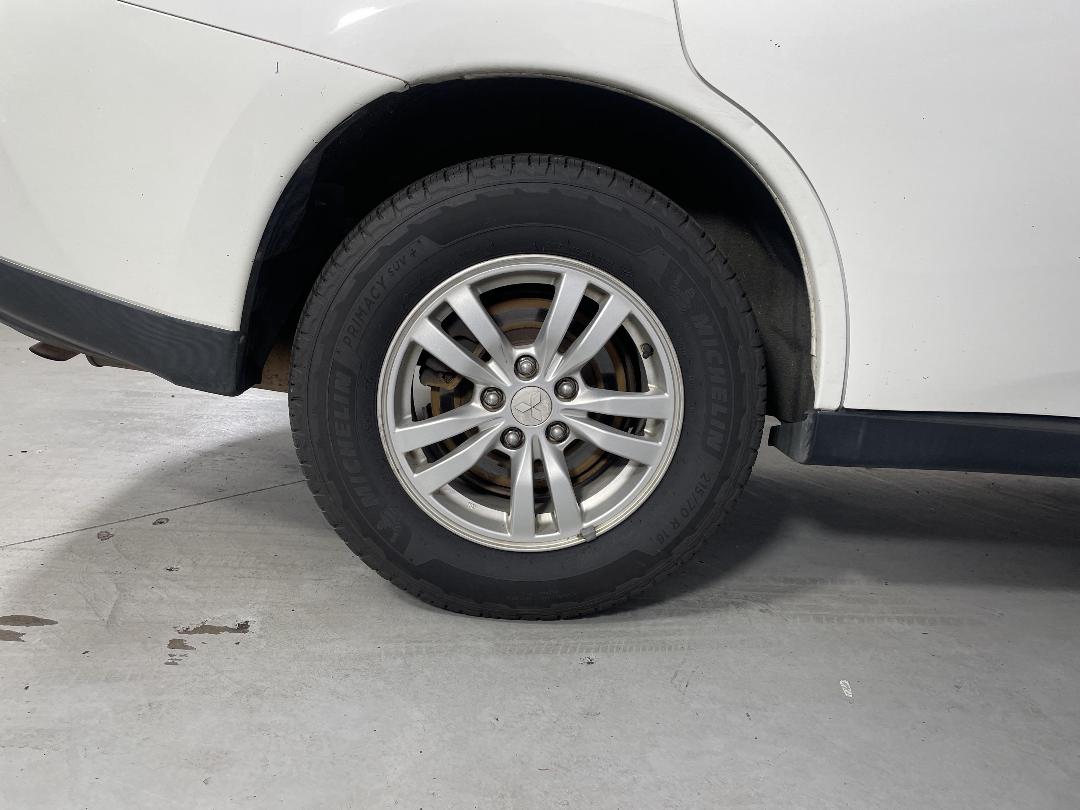 Photo '12' of Mitsubishi Outlander