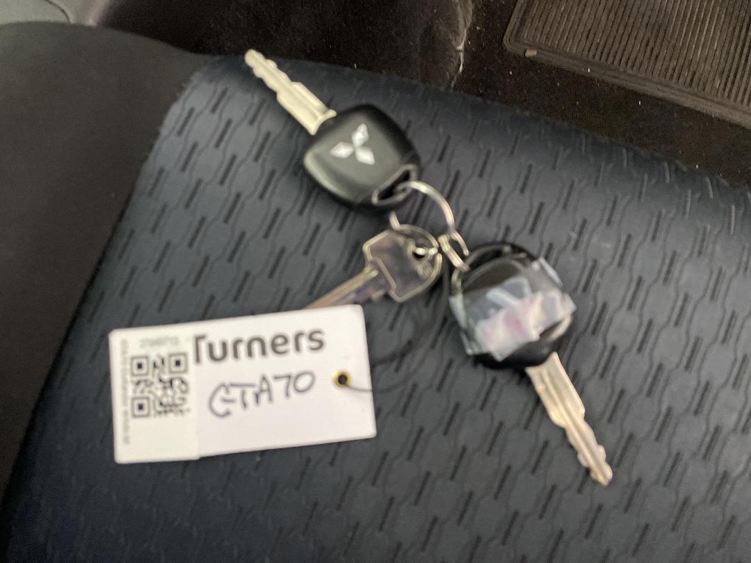 Photo '22' of Mitsubishi Outlander