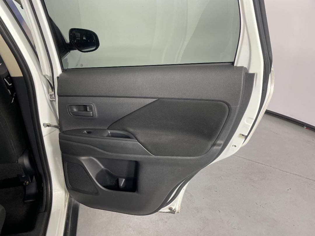 Photo '19' of Mitsubishi Outlander