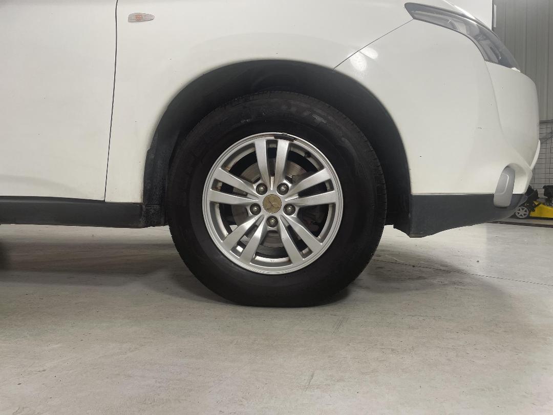 Photo '9' of Mitsubishi Outlander