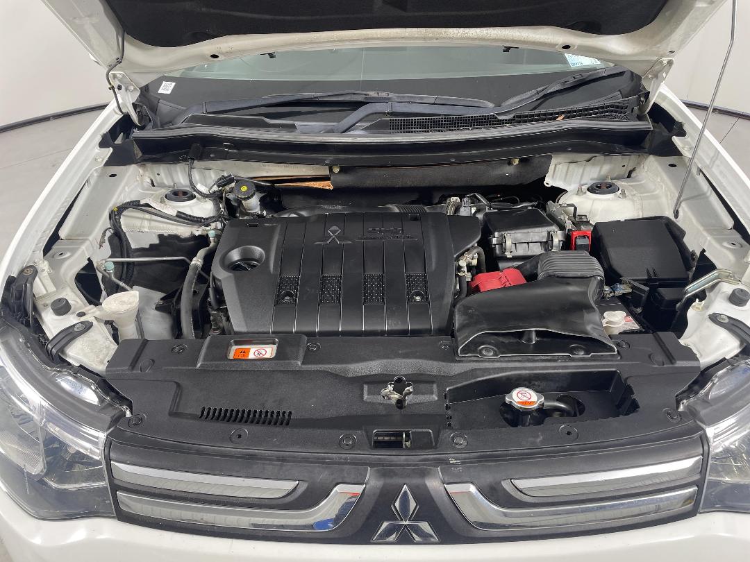 Photo '13' of Mitsubishi Outlander