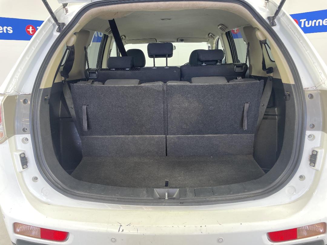 Photo '14' of Mitsubishi Outlander