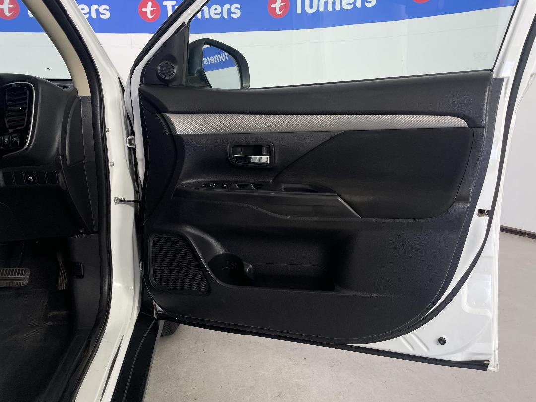 Photo '15' of Mitsubishi Outlander