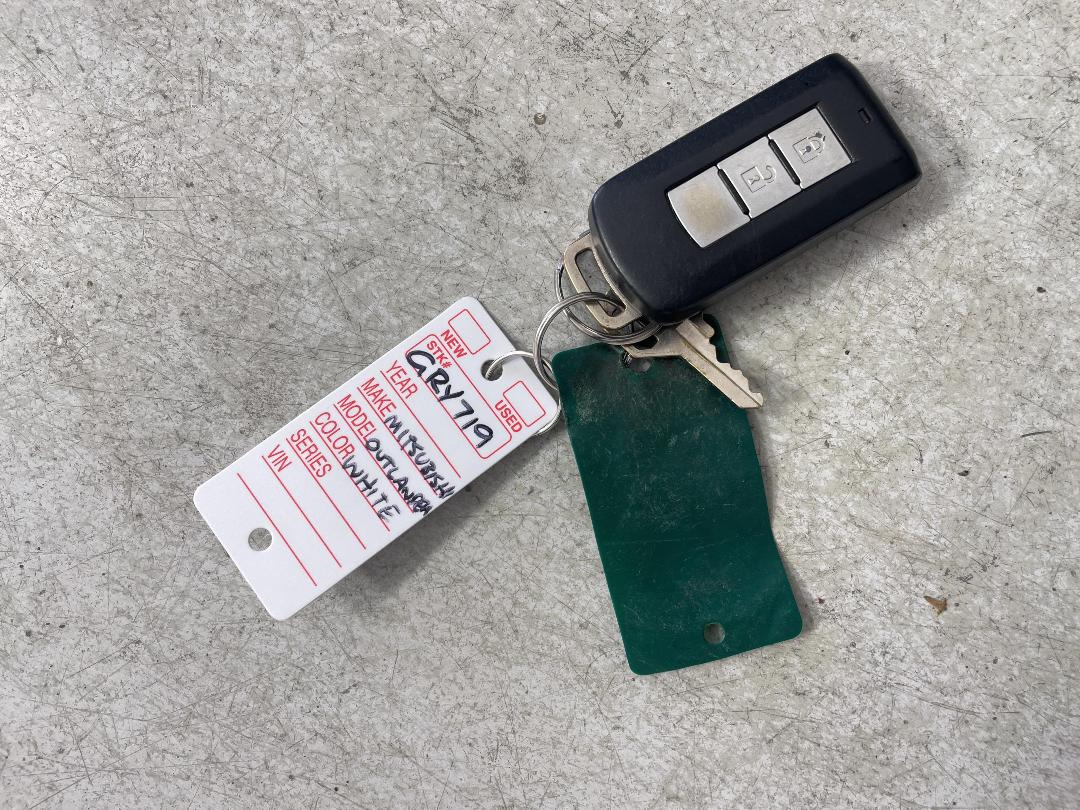 Photo '22' of Mitsubishi Outlander