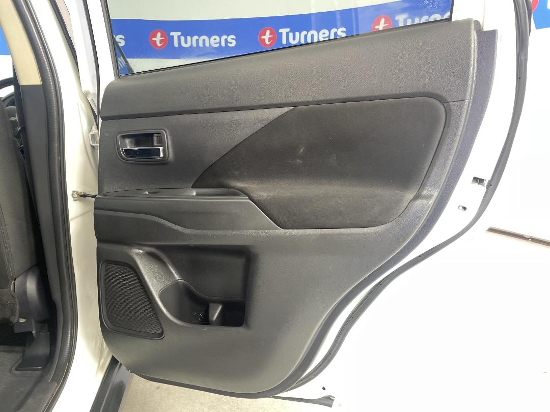 Photo '19' of Mitsubishi Outlander