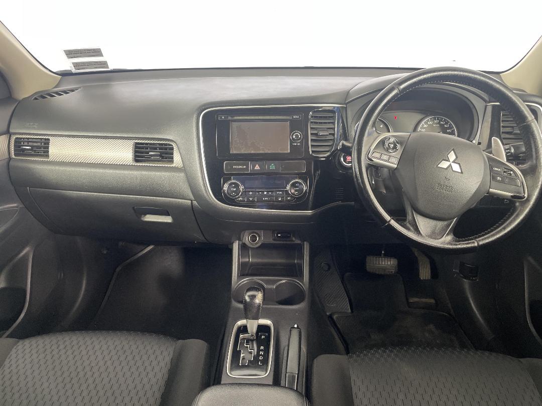 Photo '17' of Mitsubishi Outlander