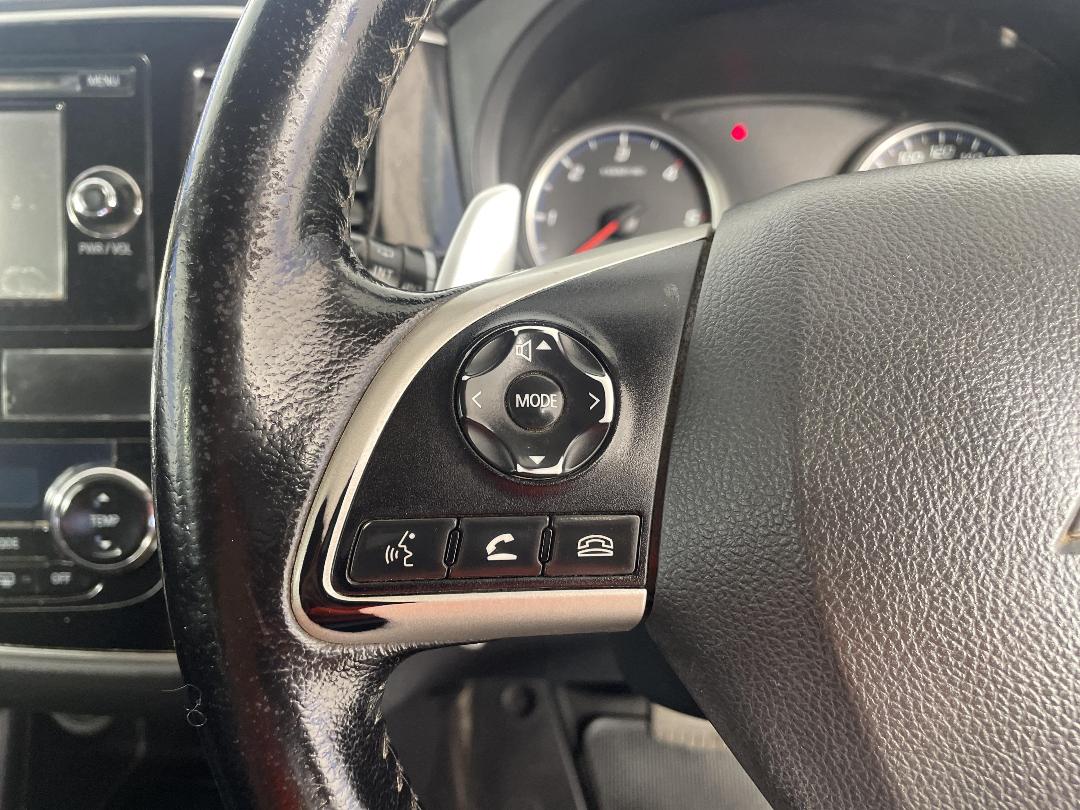 Photo '24' of Mitsubishi Outlander