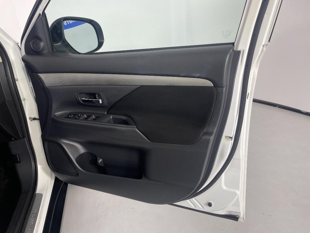 Photo '15' of Mitsubishi Outlander Photo '15' of Mitsubishi Outlander