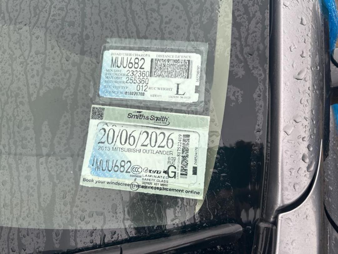 Photo '11' of Mitsubishi Outlander