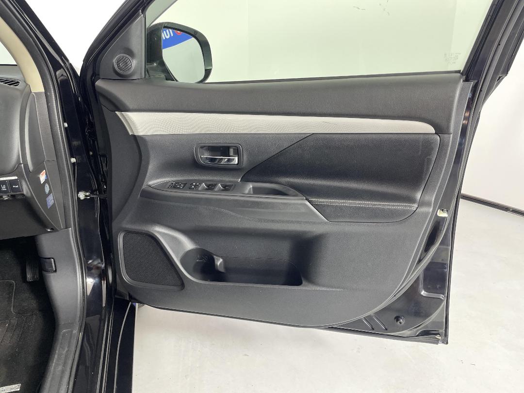 Photo '15' of Mitsubishi Outlander Photo '15' of Mitsubishi Outlander