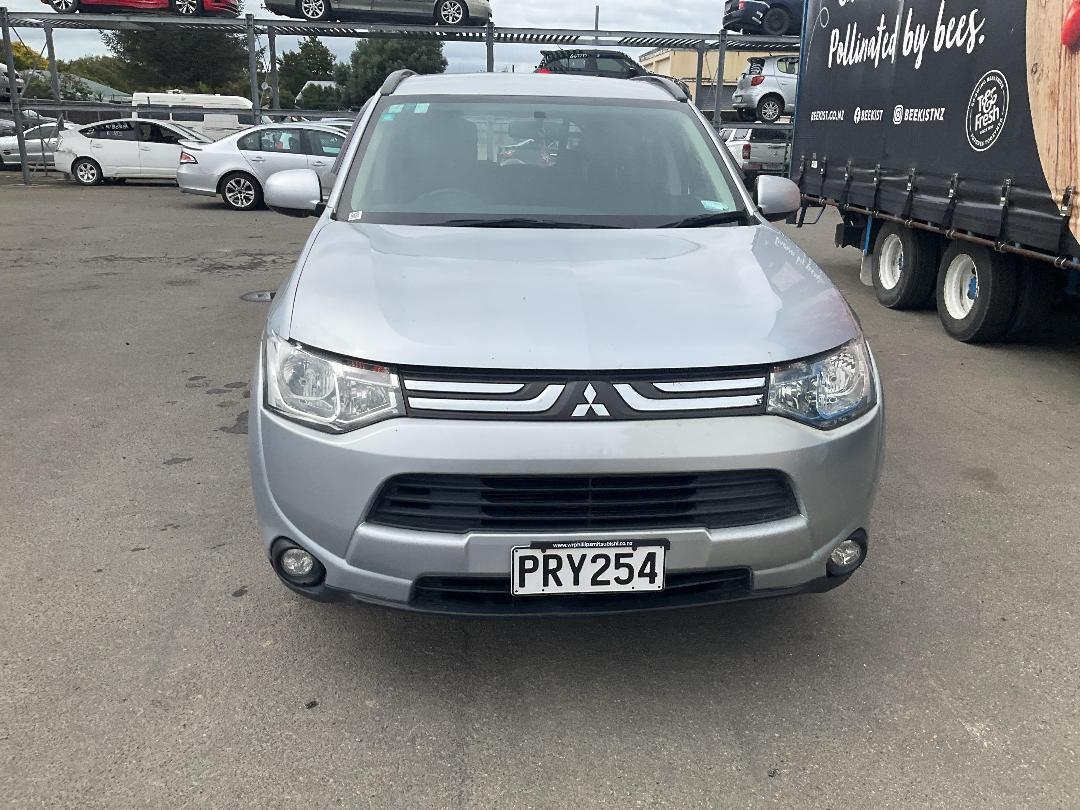 Photo '2' of Mitsubishi Outlander LS