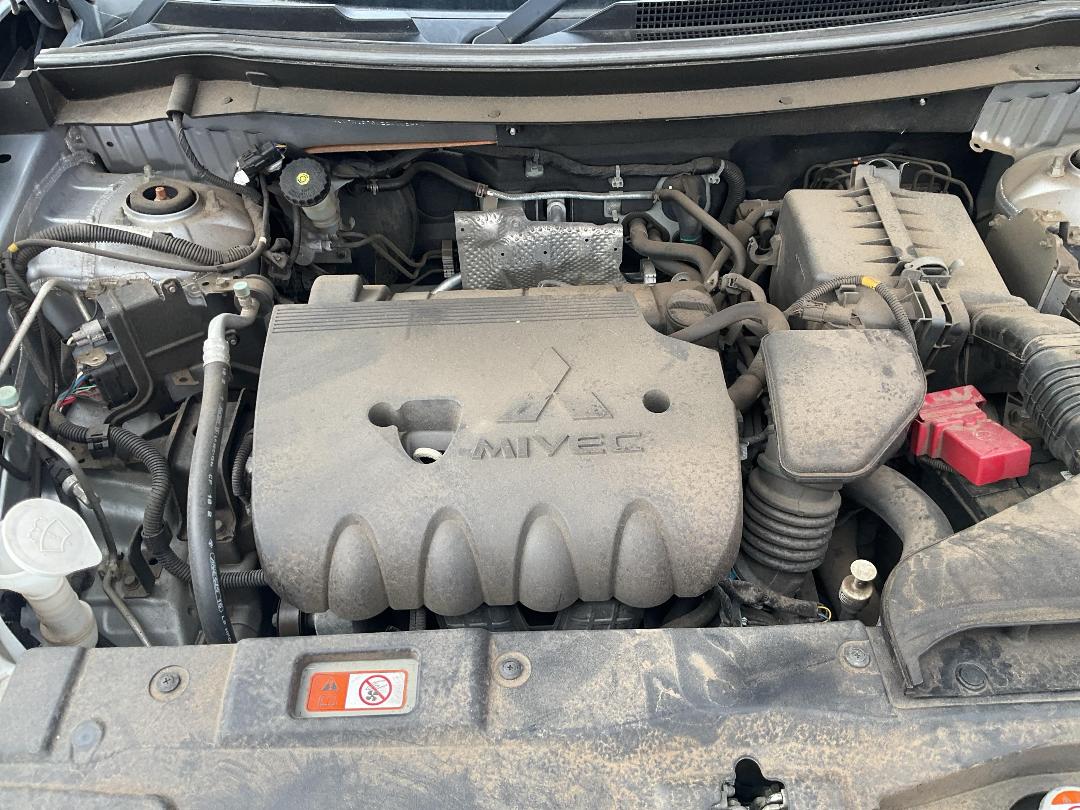 Photo '8' of Mitsubishi Outlander LS