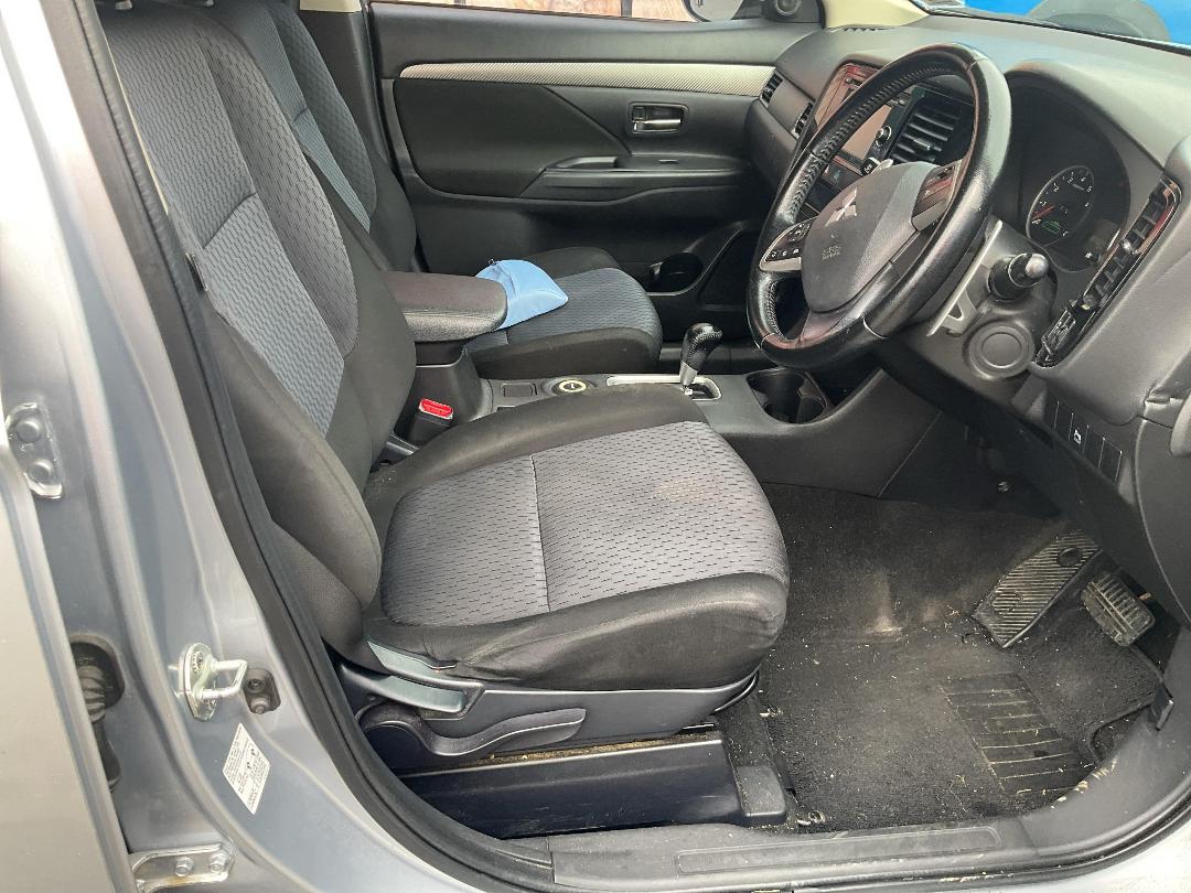 Photo '13' of Mitsubishi Outlander LS