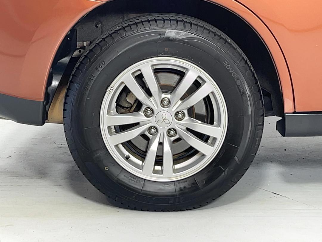 Photo '12' of Mitsubishi Outlander