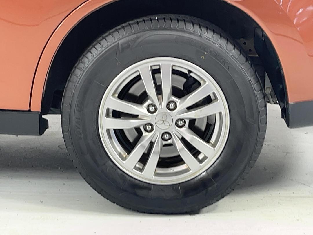 Photo '11' of Mitsubishi Outlander