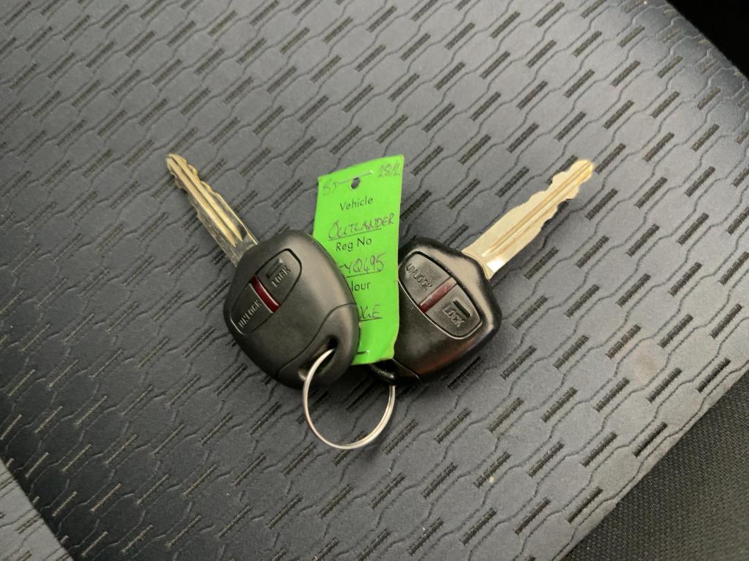 Photo '22' of Mitsubishi Outlander