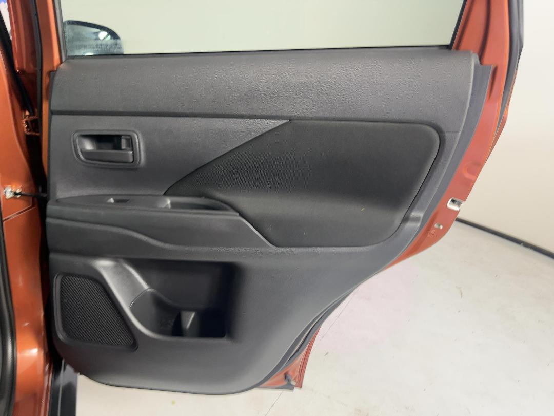 Photo '19' of Mitsubishi Outlander