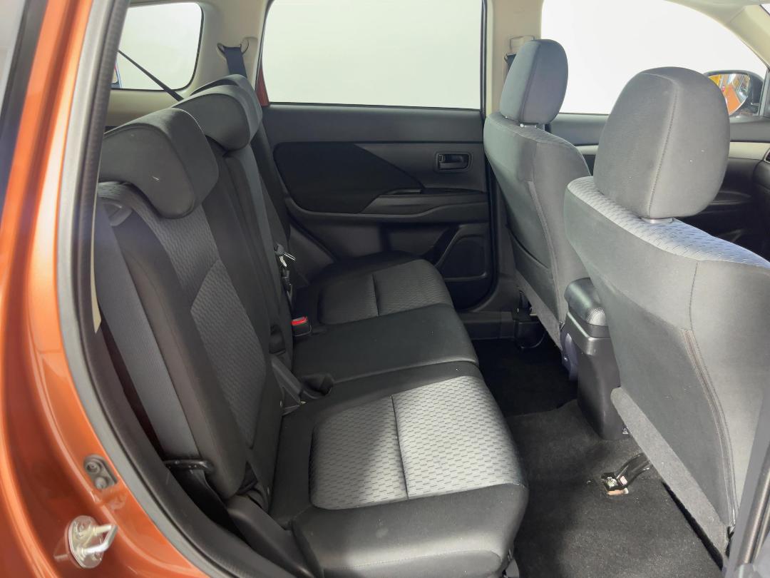 Photo '20' of Mitsubishi Outlander