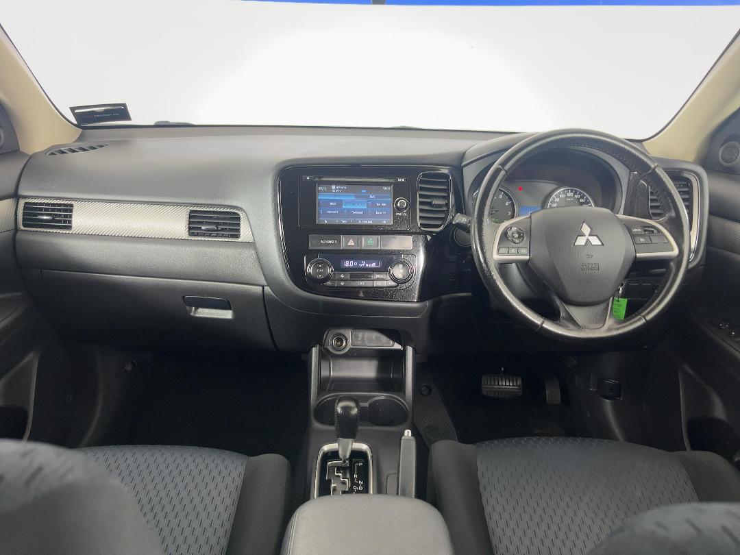 Photo '17' of Mitsubishi Outlander