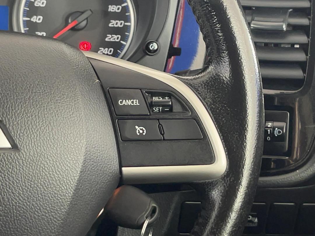 Photo '24' of Mitsubishi Outlander