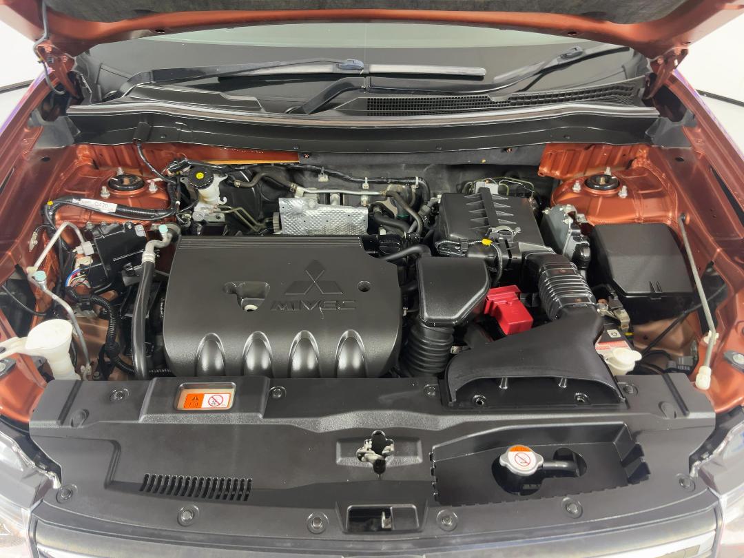 Photo '13' of Mitsubishi Outlander